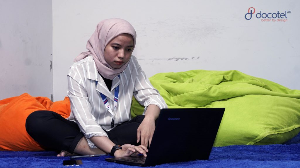Social Media Officer: Bermain Media Sosial dengan Tidak Main-main - Docotel Official Blog