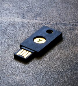 YubiKey hardware security key untuk login enterprise Indonesia yang aman
