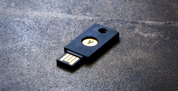 YubiKey hardware security key untuk login enterprise Indonesia yang aman
